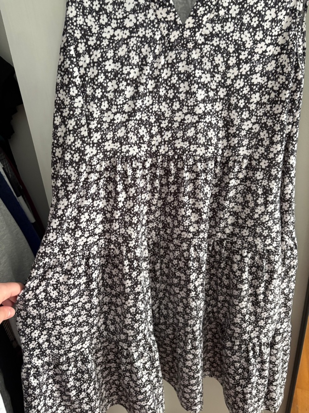 Amazon Black and White Floral V-Neck Mini Dress - Picture 6 of 9